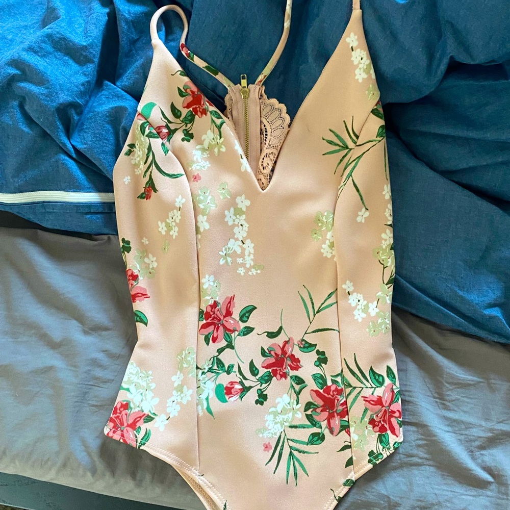Windsor body suit. Pink floral. Size small